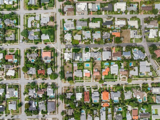 Building Photo - 240 Santa Lucia Dr
