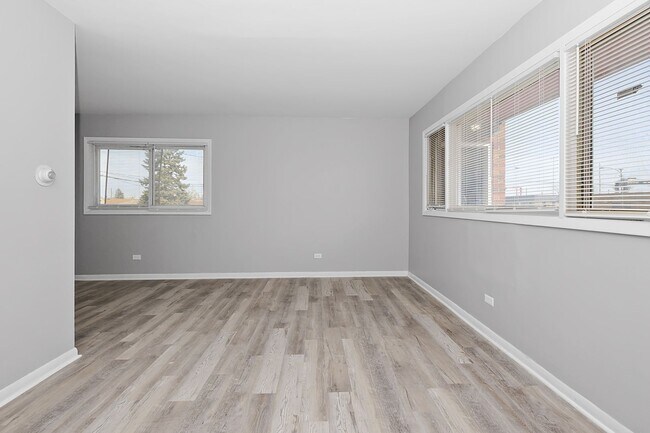 Interior Photo - 7812 S Troy St