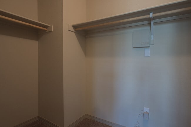 Building Photo - ELEGANT EASTSIDE PROPERTY