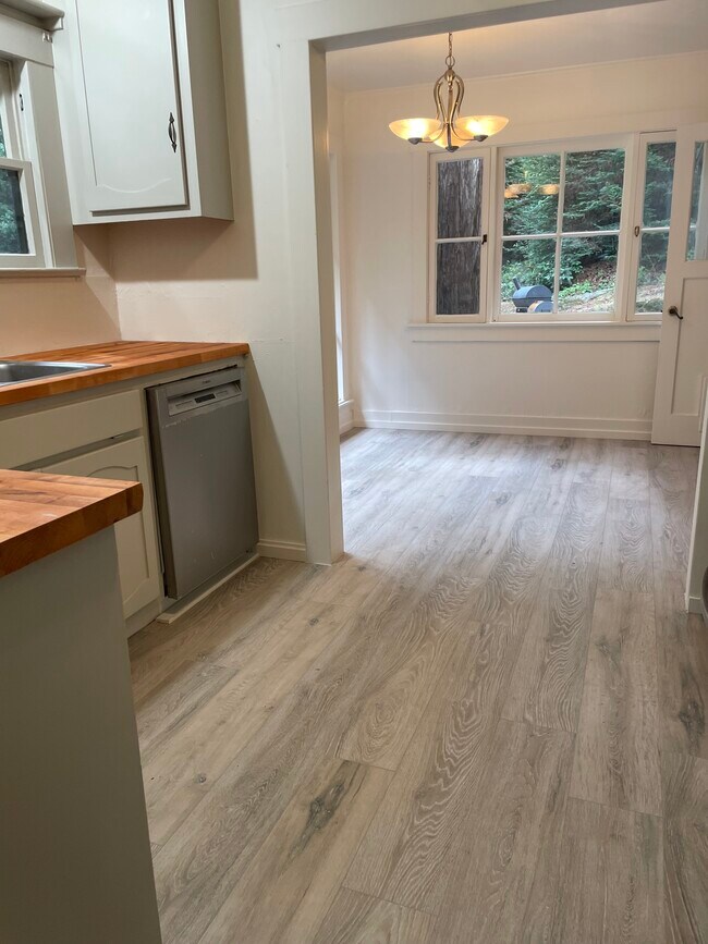 Building Photo - 1390 Glen Canyon Rd