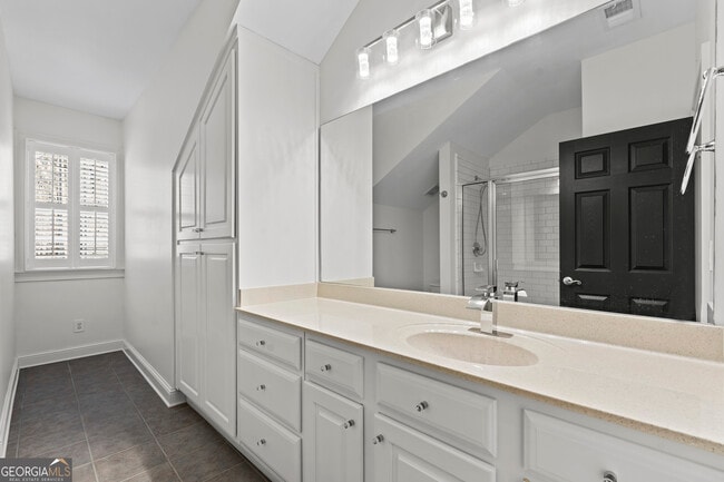 Building Photo - 102 N Cove Dr