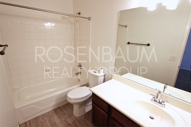 Building Photo - Stunning 4-bedrooms, 3.5 baths home with a...