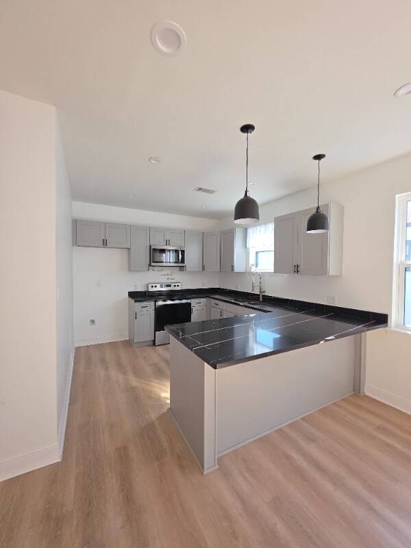 Building Photo - 2431 Franklin Ave