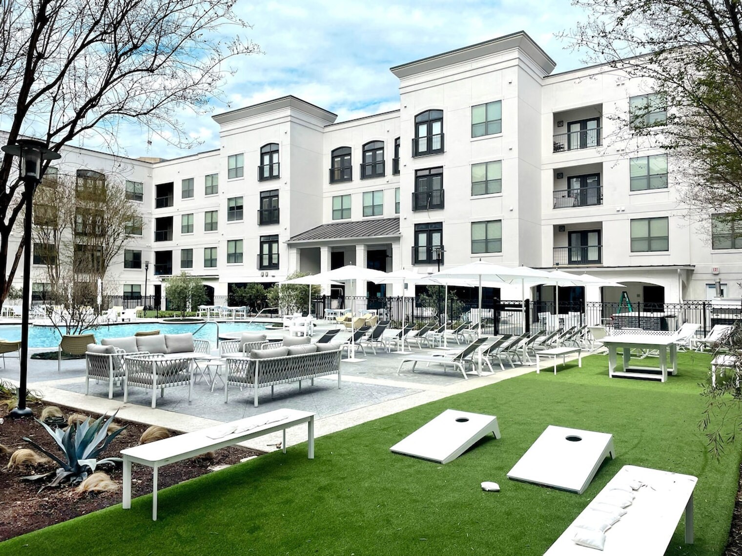 Building Photo - 2137 Pelham Dr