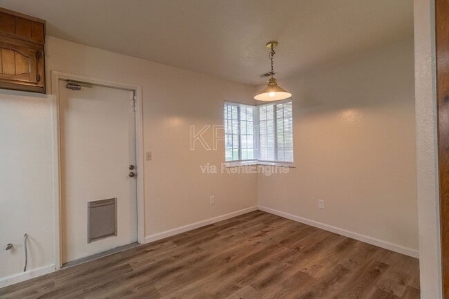 Building Photo - 9717 Treetop Dr