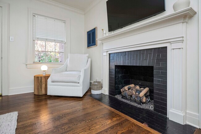 Building Photo - 1411 Fontaine Rd