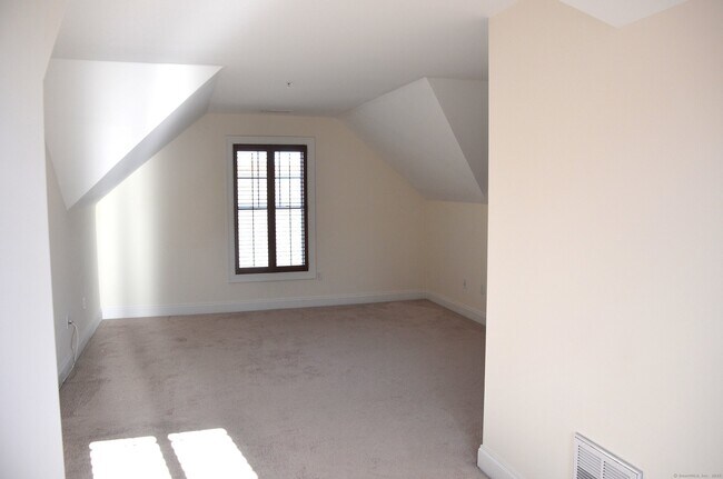 Building Photo - 1707 Summer St