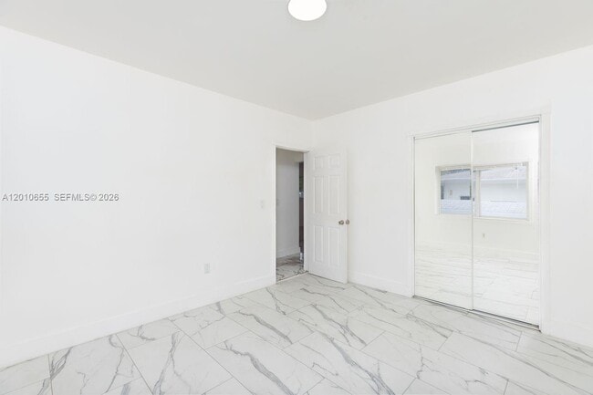 Building Photo - 15925 NE 18th Ave