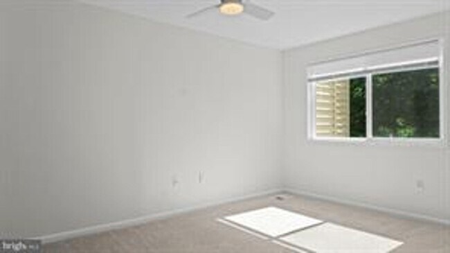 Building Photo - RENOVATED TOWNHOUSE WITH 3 BEDROOMS AND 1.5 BATHS, FENCED BACKYARD