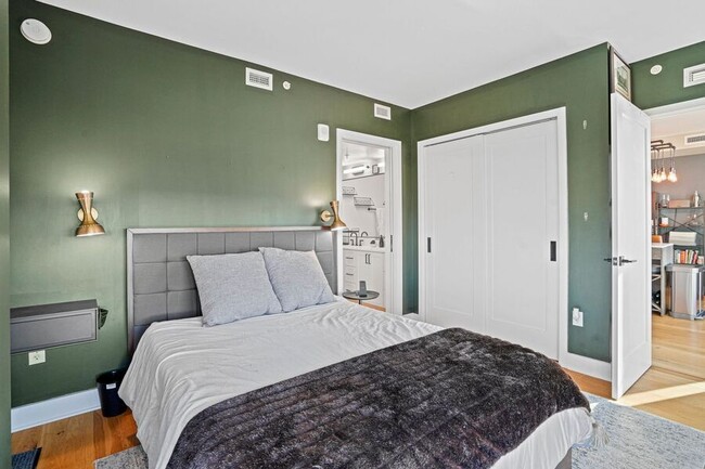 Building Photo - Nice Nest in Navy Yard| - Pet friendly and...