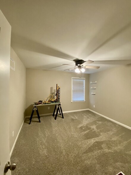 Building Photo - 209 Biraj Ct