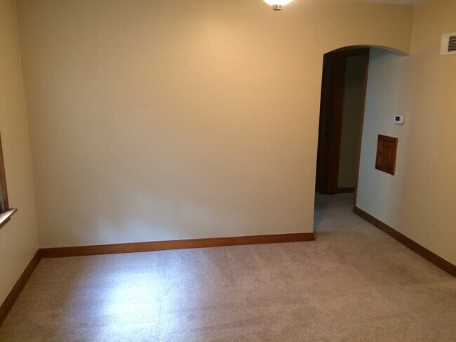 Dinning Room - 1700 E Menlo Blvd