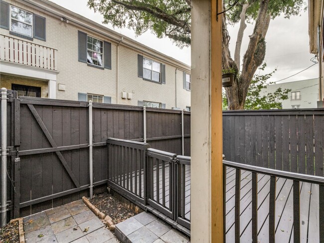 Building Photo - 4739 Bradford Dr