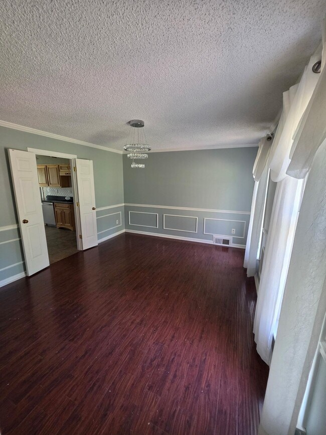 Building Photo - 4580 Shadowlawn Rd