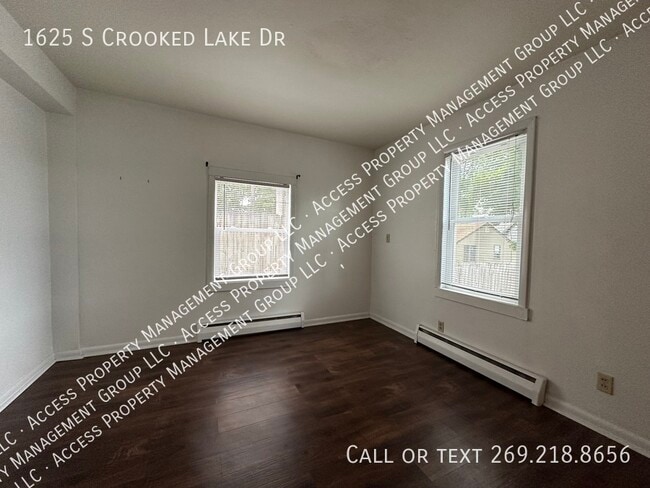 Building Photo - 1625 S Crooked Lake Dr
