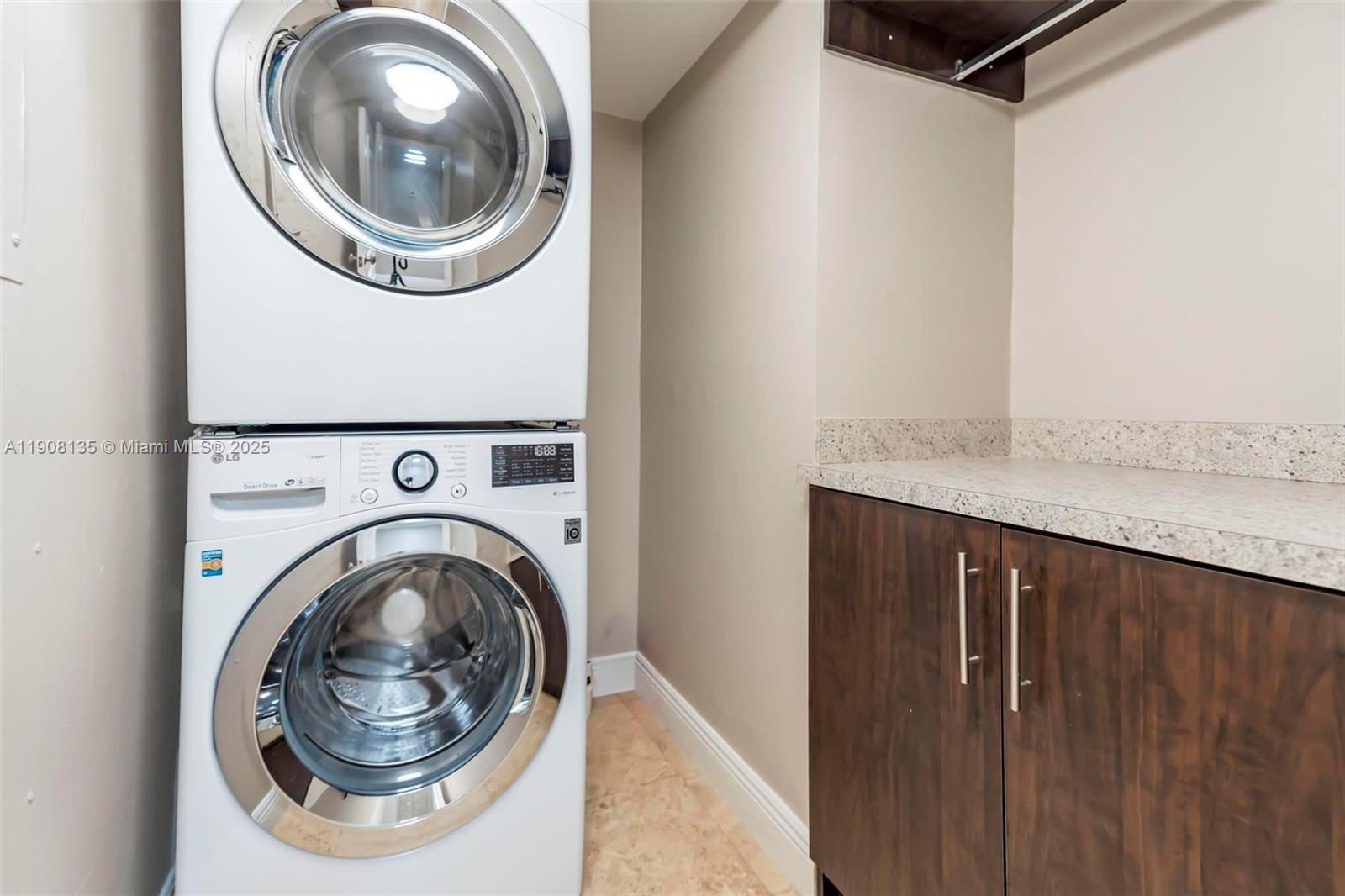 Building Photo - 2333 Brickell Ave