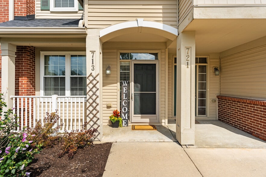 Building Photo - 713 Abbington Ct