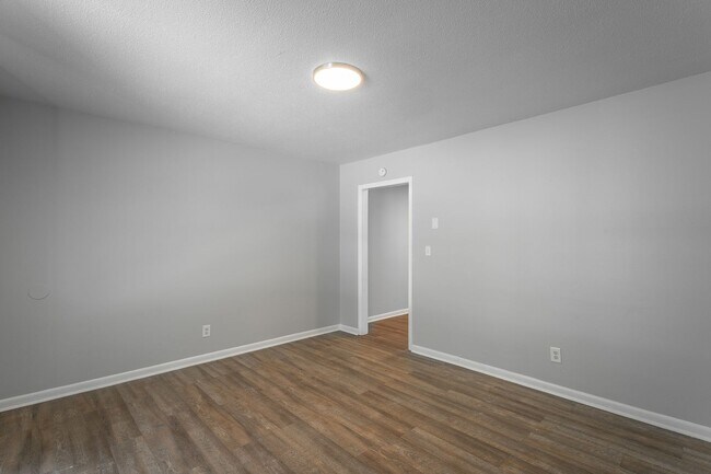 Building Photo - 3339 Pinewood Ave