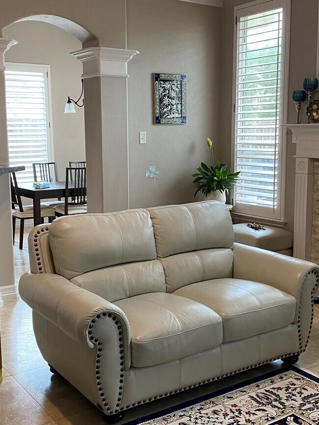 Building Photo - 11611 Canyon Breeze Dr