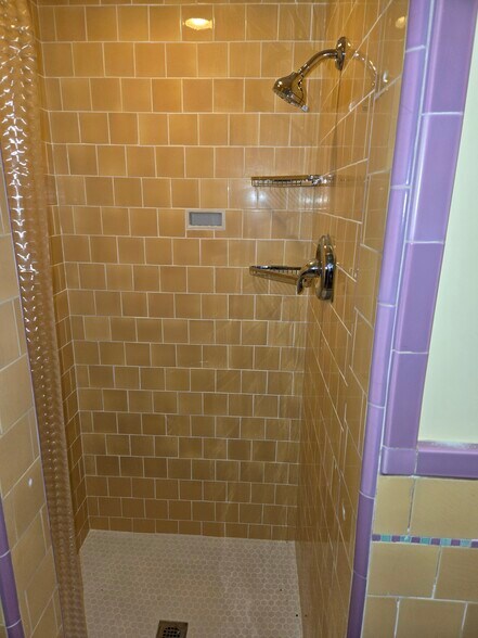 Building Photo - 1922 N Hoover St