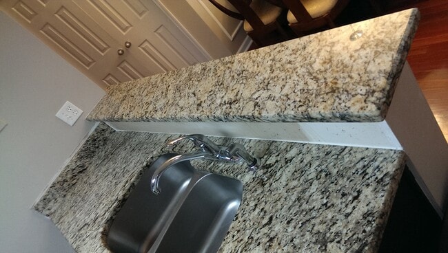 Building Photo - 2022 River Heights Walk SE