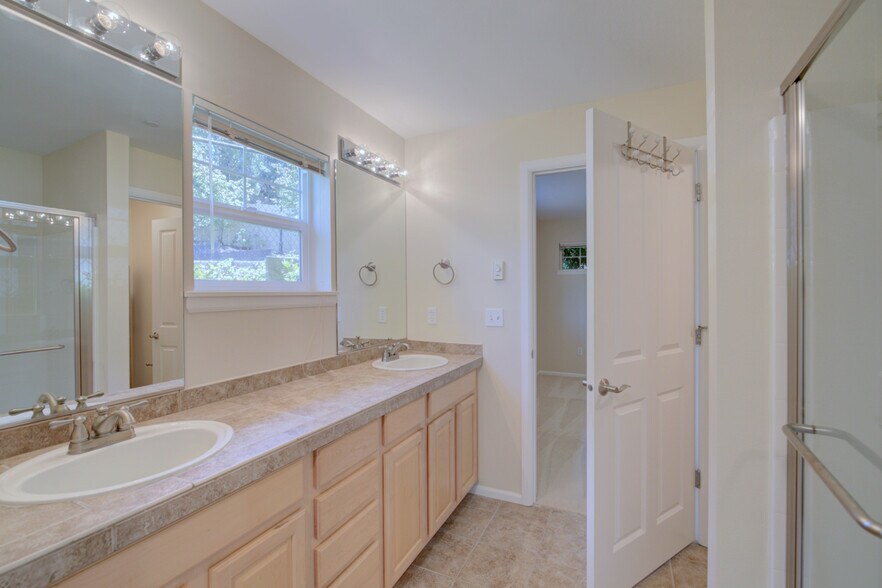 Building Photo - 11306 124th Ave NE