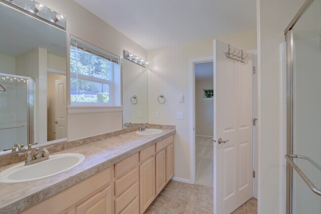 Building Photo - 11306 124th Ave NE