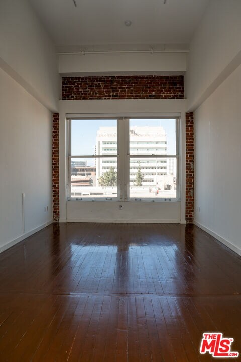 Building Photo - 257 S Spring St