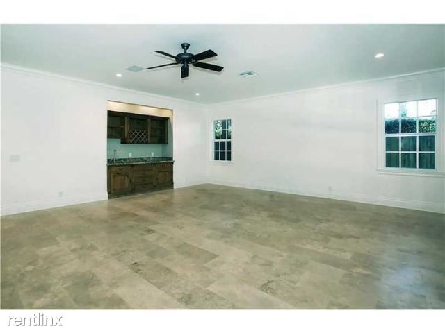 Building Photo - 355 NE 3rd Ct