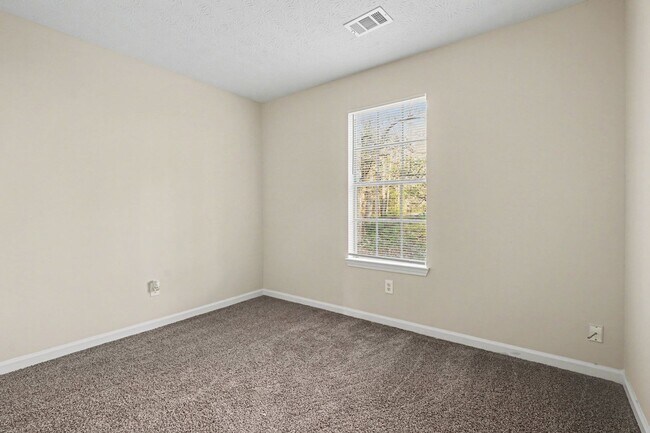 Building Photo - 3 Bedroom 2 Bath House