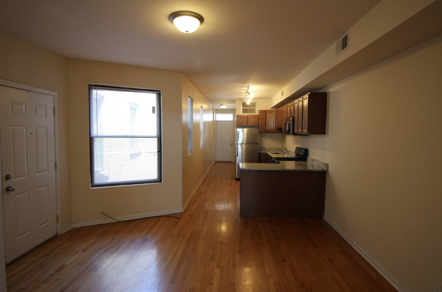 Building Photo - 3318 W Lawrence Ave