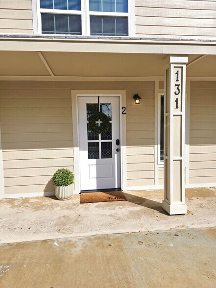 Building Photo - 30 Buck Ln