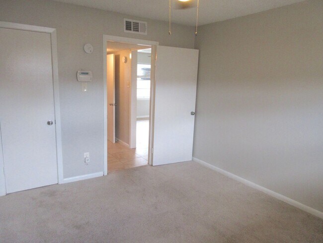 Building Photo - Spring Branch Condo  ALL BILLS PAID!