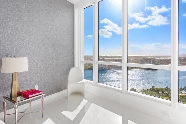 Building Photo - 100 South Pointe Dr