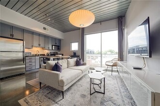 Building Photo - 620 Glen Iris Dr NE