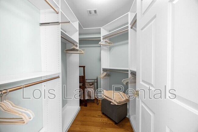 Building Photo - 2 Wharfside St