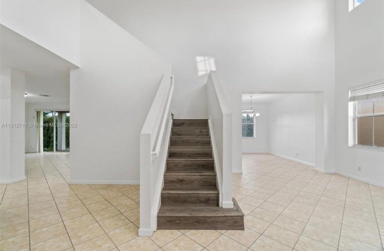 Building Photo - 736 Tulip Cir