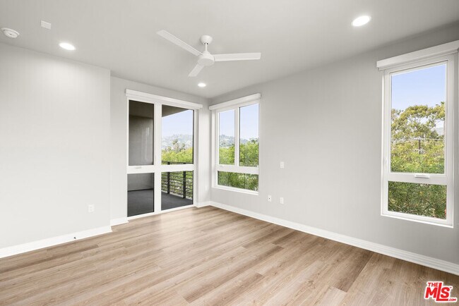 Building Photo - 7428 Santa Monica Blvd