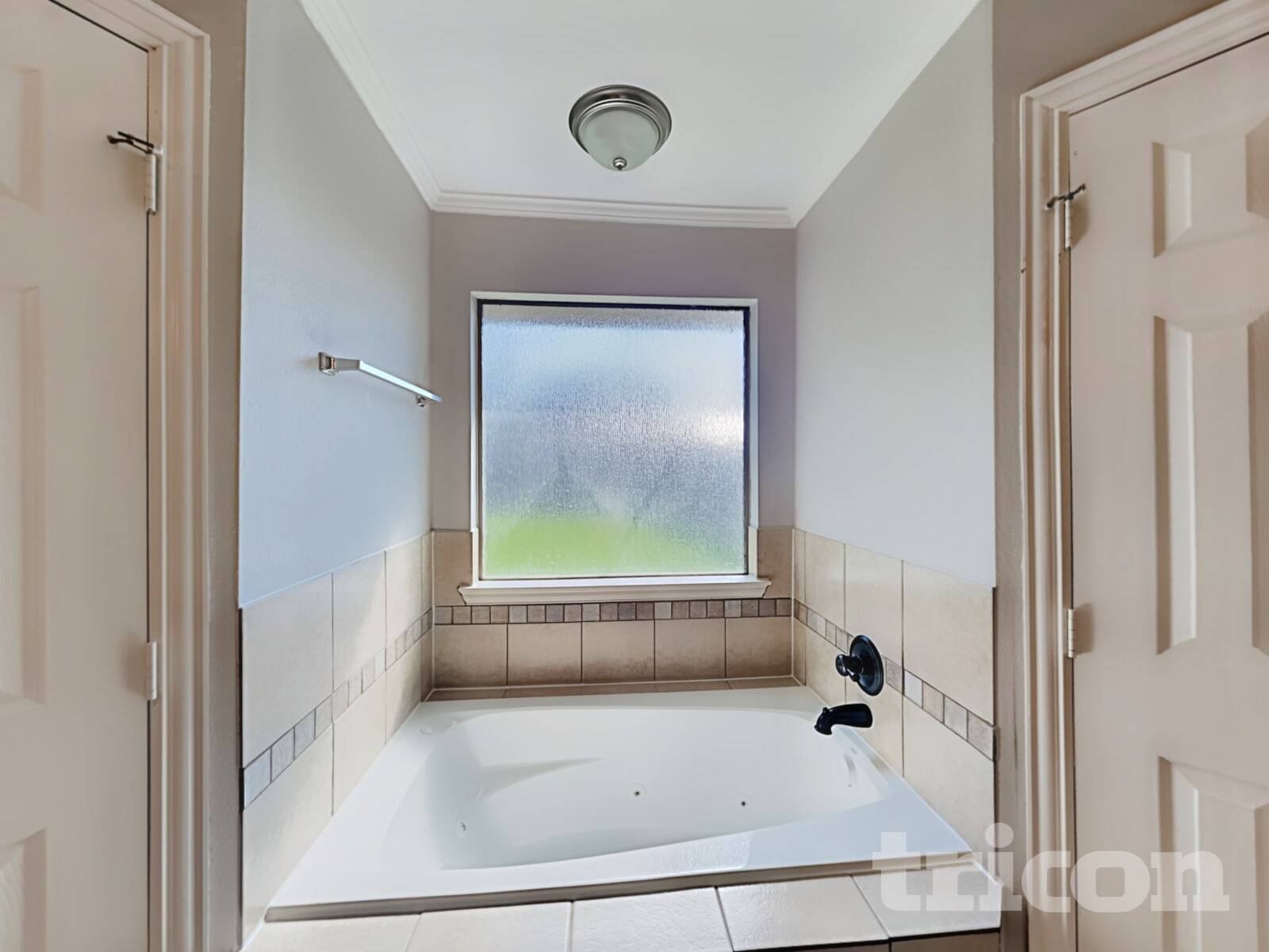 Building Photo - 310 Southlake Dr