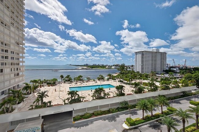 Building Photo - 2100 S Ocean Ln
