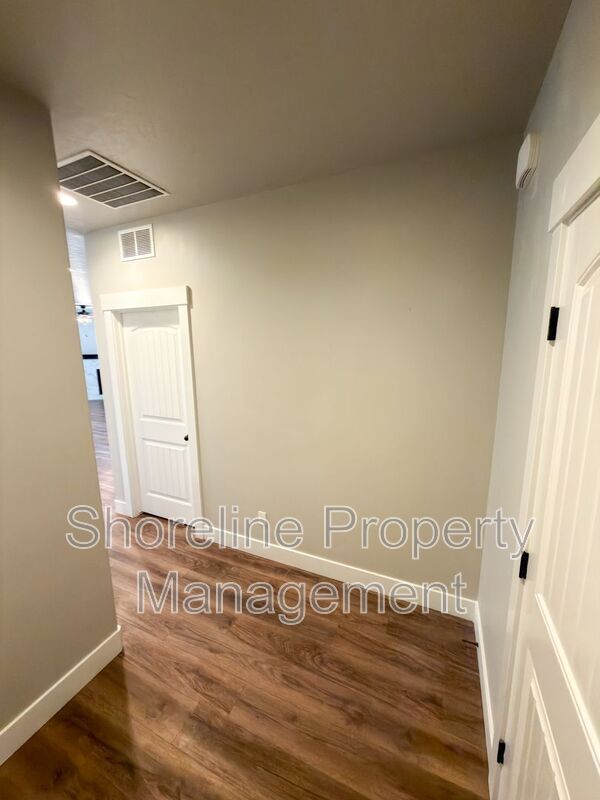 Building Photo - 12913 S Salerno Ave