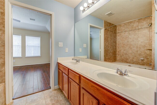 Building Photo - 8422 Sunset Loch Dr