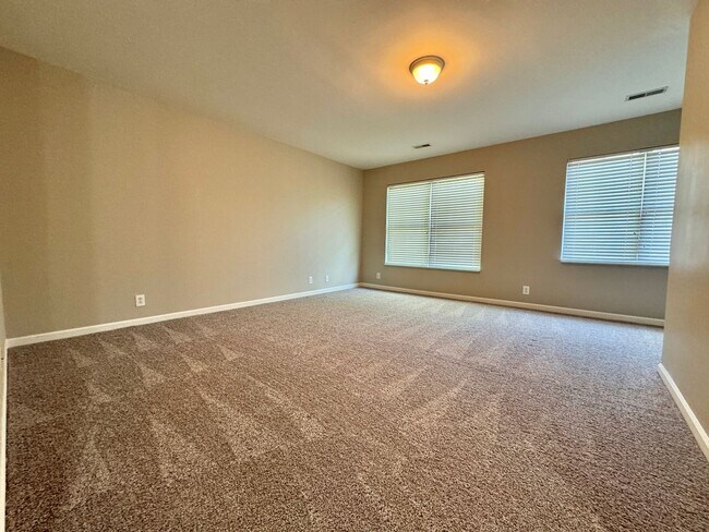 Building Photo - 3 Bed, 2 Offices, 2.5 Bath w/ 2 Car Garage in McKays Mill