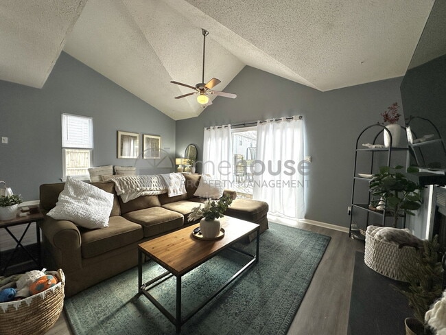 Building Photo - 828 23rd St