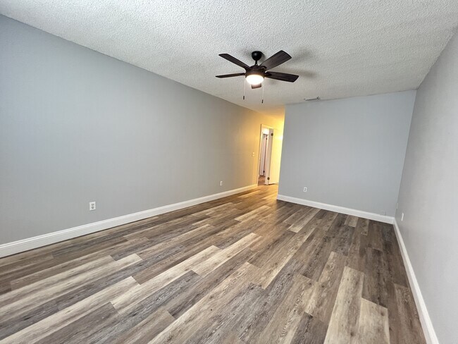 Building Photo - 11446 Skimmer Ct