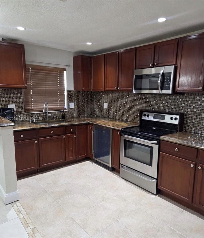 Building Photo - 6118 Royal Palm Blvd