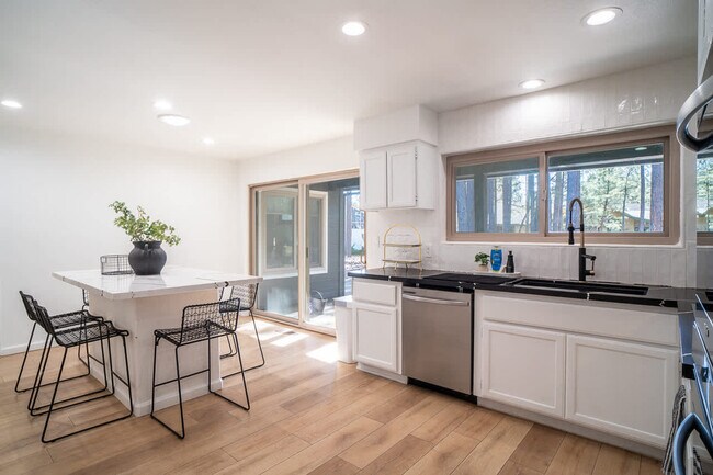 Building Photo - 4530 Red Fox Ln