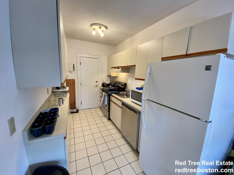 Building Photo - 137 Englewood Ave