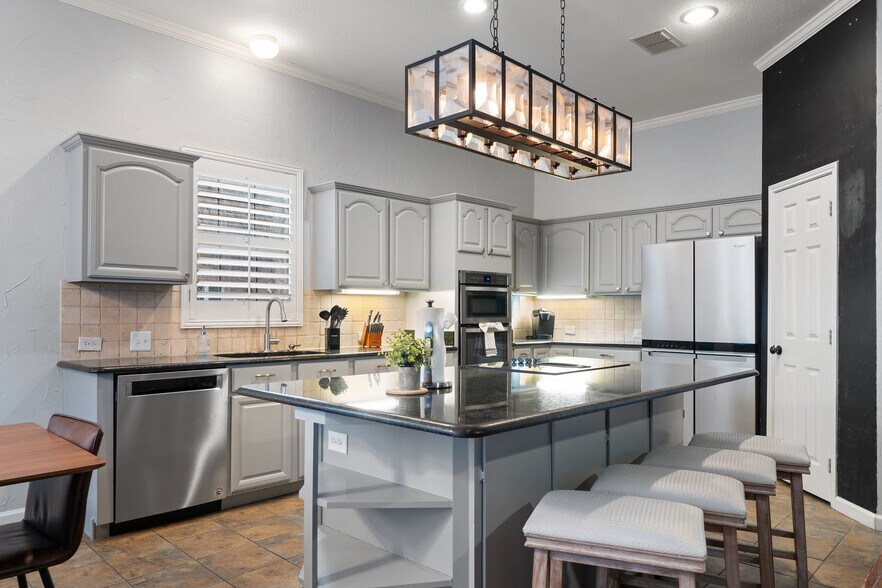 Building Photo - 3209 Normandy Dr