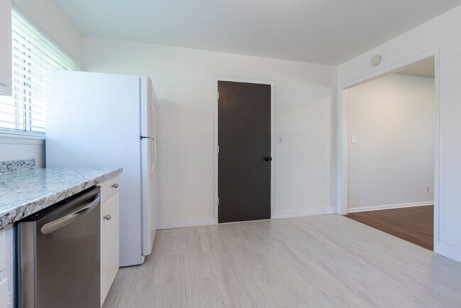 Building Photo - 3 Bed 1.5 Bath in Great Midtown Location!